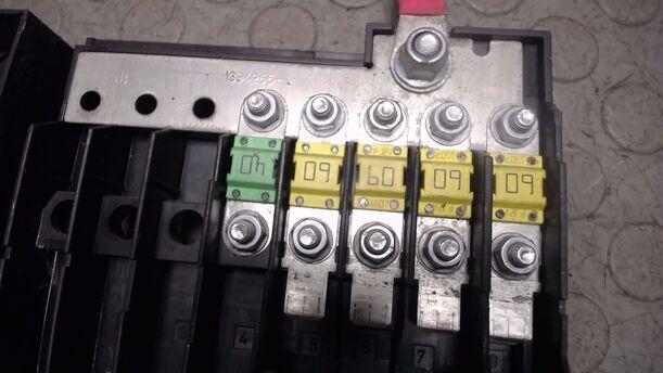 Foto: SICHERUNGSKASTEN BATTERIE eines Ford Fiesta 1.3 GTI