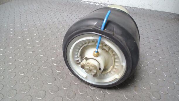 Foto: LUFTFEDER HINTEN eines BMW 525d Touring Aut. GTI