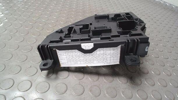 Foto: SICHERUNGSKASTEN HINTEN/ SAM MODUL eines BMW 525d Touring Aut. GTI