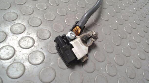 Foto: MASSEKABEL BATTERIE/ BATTERIEKABEL MINUS eines BMW 525d Touring Aut. GTI