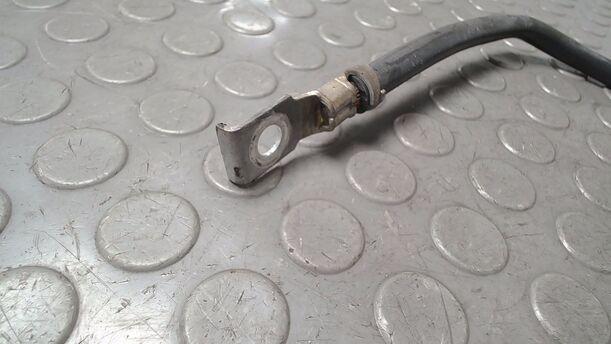 Foto: MASSEKABEL BATTERIE/ BATTERIEKABEL MINUS eines BMW 525d Touring Aut. GTI