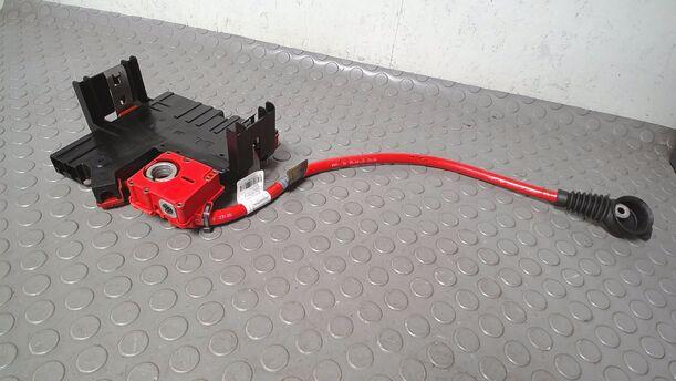 Foto: B+ VERTEILER/ STROMVERTEILER BATTERIE eines BMW 525d Touring Aut. GTI