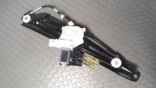 Foto: FENSTERHEBER ELEKTRISCH HINTEN RECHTS ( TOURING ) eines BMW 525d Touring Aut. GTI
