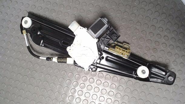 Foto: FENSTERHEBER ELEKTRISCH HINTEN LINKS ( TOURING ) eines BMW 525d Touring Aut. GTI