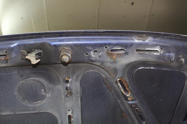 Foto: MOTORHAUBE eines Opel Astra Caravan GTI