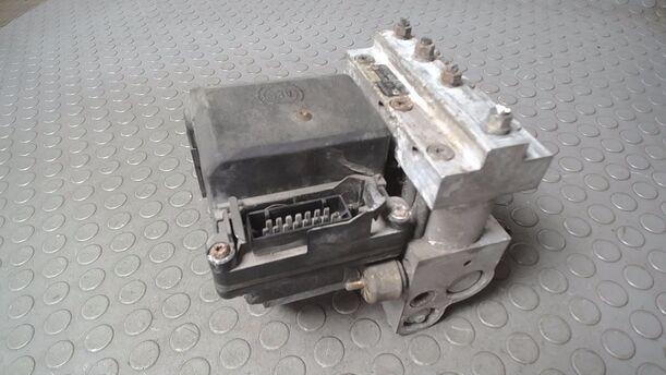 Foto: HAUPTBREMSAGGREGAT ABS eines Opel Astra Caravan GTI