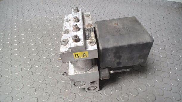 Foto: HAUPTBREMSAGGREGAT ABS eines Opel Astra Caravan GTI