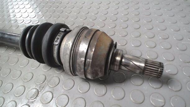 Foto: ANTRIEBSWELLE LINKS eines Opel Astra Caravan GTI