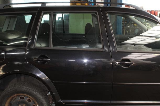 Foto: TÜR HINTEN RECHTS ( VARIANT ) eines VW Golf Variant 1.9 TDI GTI