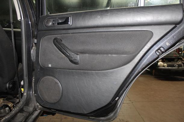 Foto: TÜR HINTEN RECHTS ( VARIANT ) eines VW Golf Variant 1.9 TDI GTI