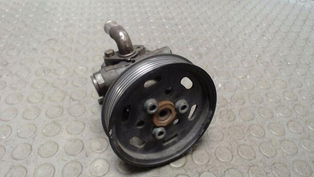 Foto: PUMPE SERVOLENKUNG / SERVOPUMPE eines VW Golf Variant 1.9 TDI GTI