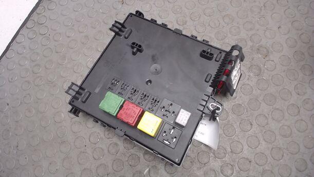 Foto: SICHERUNGSKASTEN ELEKTRONIKMODUL (ENTHEIRATET) eines Opel Signum 1.9 CDTI GTI