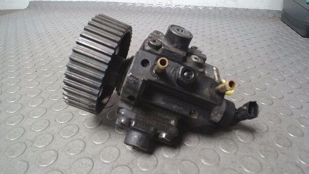 Foto: DIESELEINSPRITZPUMPE/ HOCHDRUCKPUMPE eines Opel Zafira 1.9 CDTI GTI