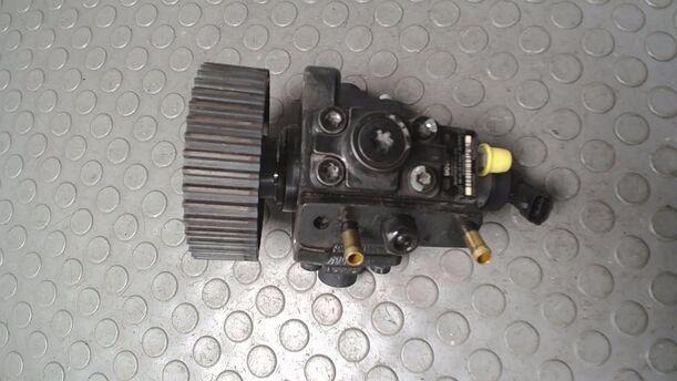 Foto: DIESELEINSPRITZPUMPE/ HOCHDRUCKPUMPE eines Opel Zafira 1.9 CDTI GTI