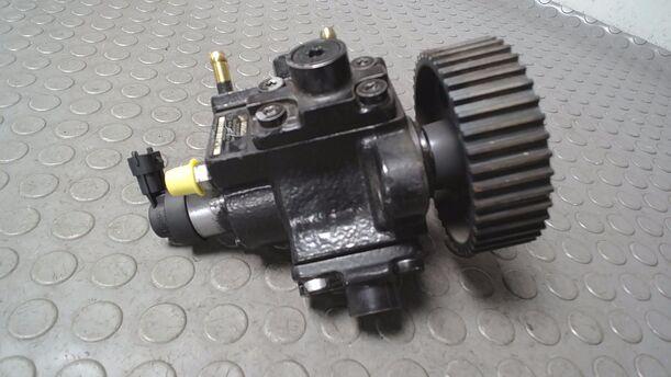 Foto: DIESELEINSPRITZPUMPE/ HOCHDRUCKPUMPE eines Opel Zafira 1.9 CDTI GTI