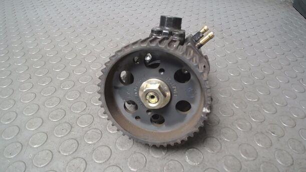 Foto: DIESELEINSPRITZPUMPE/ HOCHDRUCKPUMPE eines Opel Zafira 1.9 CDTI GTI