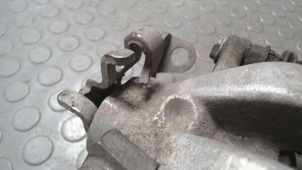 Foto: BREMSSATTEL HINTEN LINKS ( TRW ) eines Opel Zafira 1.9 CDTI GTI