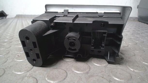 Foto: LICHTSCHALTER (OHNE NEBELSCHEINWERFER) eines Opel Zafira 1.9 CDTI GTI