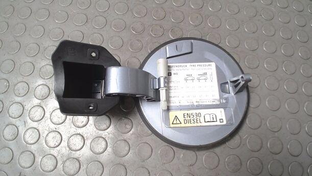 Foto: TANKKLAPPE/ TANKDECKEL eines Opel Zafira 1.9 CDTI GTI