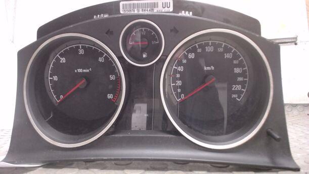 Foto: TACHOEINHEIT / INSTRUMENT (ENTHEIRATET) eines Opel Zafira 1.9 CDTI GTI
