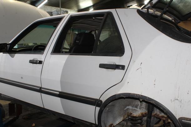 Foto: TÜR HINTEN LINKS eines Saab 9000 2.3i GTI