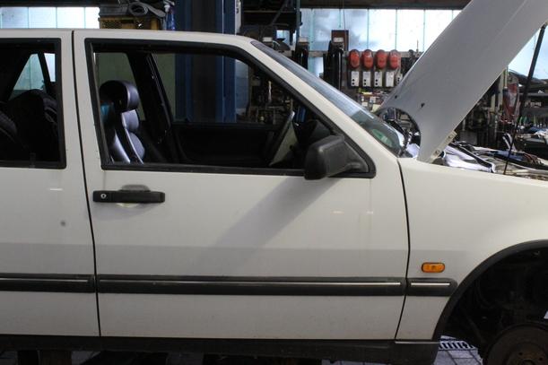 Foto: TÜR VORN RECHTS eines Saab 9000 2.3i GTI