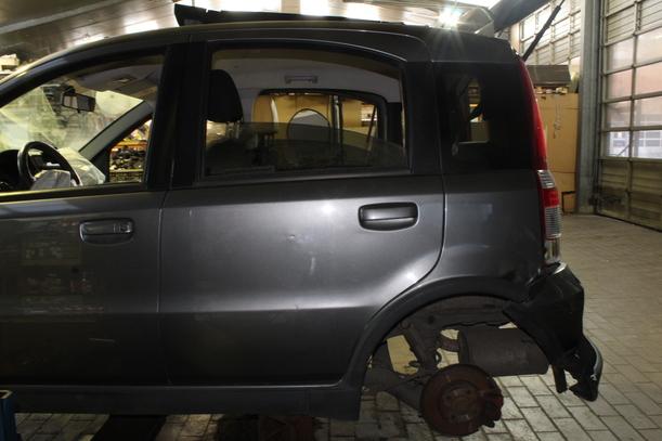 Foto: TÜR HINTEN LINKS eines Fiat Panda 1.4 GTI