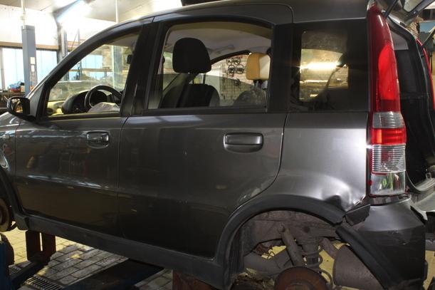 Foto: TÜR HINTEN LINKS eines Fiat Panda 1.4 GTI