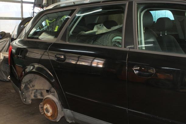 Foto: TÜR HINTEN RECHTS ( AVANT ) eines Audi A4 Avant 2.0 GTI