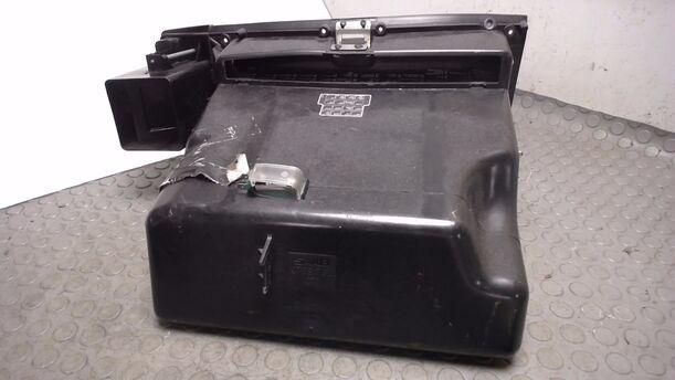 Foto: HANDSCHUHFACH eines Saab 9000 2.3i GTI