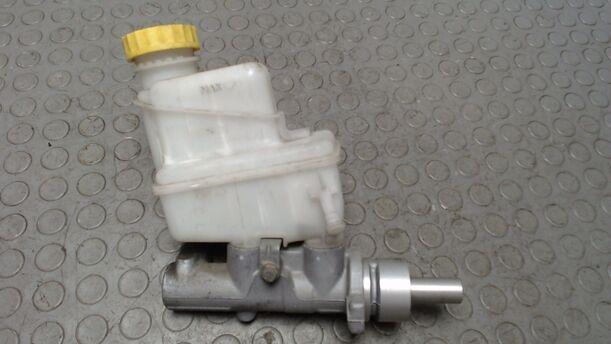 Foto: HAUPTBREMSZYLINDER eines Fiat Panda 1.4 GTI