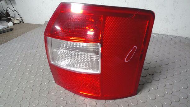 Foto: HECKLEUCHTE/ RÜCKLEUCHTE RECHTS ( AVANT ) eines Audi A4 Avant 2.0 GTI