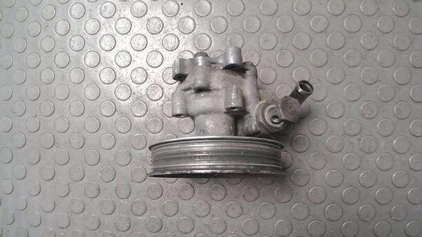 Foto: PUMPE SERVOLENKUNG/ SERVOPUMPE eines Audi A4 Avant 2.0 GTI