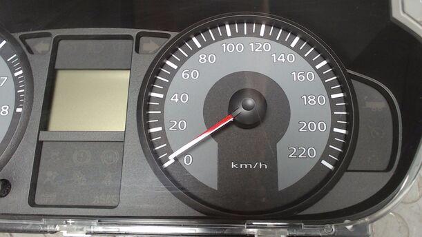 Foto: TACHOEINHEIT / KOMBIINSTRUMENT eines Mitsubishi Colt 1.3 GTI