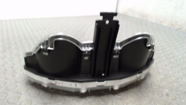 Foto: TACHOEINHEIT / KOMBIINSTRUMENT eines Mitsubishi Colt 1.3 GTI