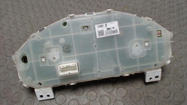 Foto: TACHOEINHEIT / KOMBIINSTRUMENT eines Mitsubishi Colt 1.3 GTI