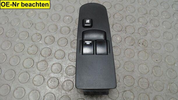 Foto: FENSTERHEBERSCHALTER LINKS eines Mitsubishi Colt 1.3 GTI