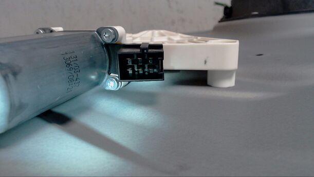 Foto: FENSTERHEBER ELEKTRISCH VORN LINKS (5-TÜRER) eines Mercedes-Benz A 160 CDI DPF