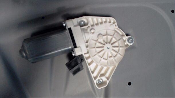 Foto: FENSTERHEBER ELEKTRISCH VORN LINKS (5-TÜRER) eines Mercedes-Benz A 160 CDI DPF