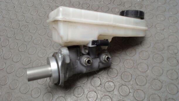 Foto: HAUPTBREMSZYLINDER eines Mitsubishi Colt 1.3 DPF