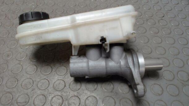 Foto: HAUPTBREMSZYLINDER eines Mitsubishi Colt 1.3 DPF