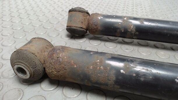 Foto: STOSSDÄMPFERPAAR HINTEN eines Fiat Punto 1.4 8V