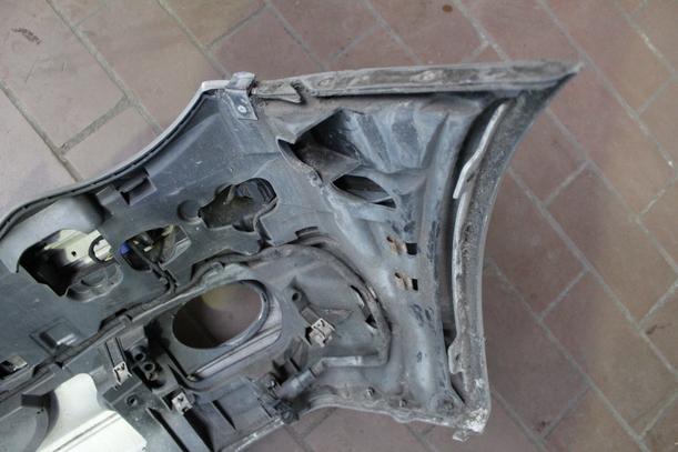 Foto: STOSSFÄNGER / STOßSTANGE VORN eines Mercedes-Benz C 180 T Kompressor