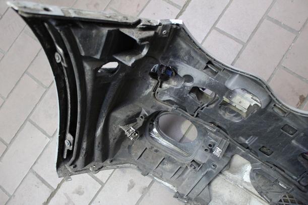 Foto: STOSSFÄNGER / STOßSTANGE VORN eines Mercedes-Benz C 180 T Kompressor