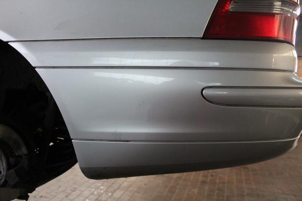 Foto: STOSSFÄNGER / STOßSTANGE HINTEN eines Mercedes-Benz C 180 T Kompressor