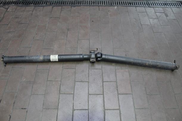 Foto: KARDANWELLE ( SCHALTGETRIEBE ) eines Mercedes-Benz C 180 T Kompressor