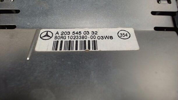 Foto: DISPLAY EINPARKHILFE / PDC eines Mercedes-Benz C 180 T Kompressor