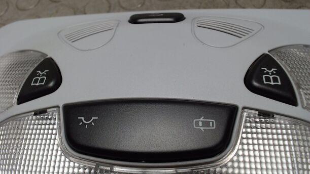Foto: INNENRAUMLEUCHTE eines Mercedes-Benz C 180 T Kompressor