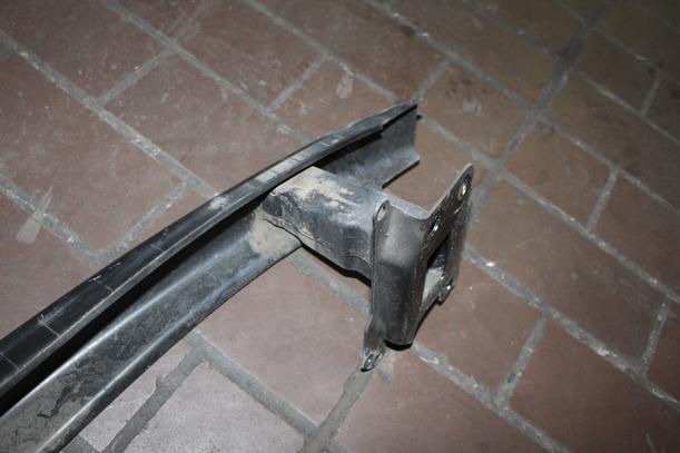 Foto: VERSTÄRKUNG HINTEN eines VW Polo 1.2