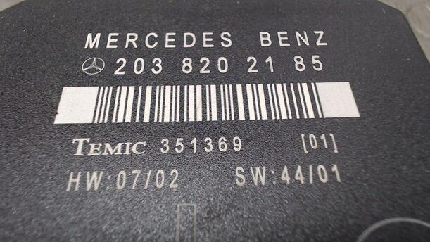Foto: TÜRSTEUERGERÄT HINTEN LINKS eines Mercedes-Benz C 180 T Kompressor